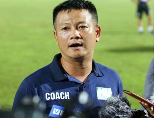 Văn Quyến hiện tại đã chuyển sang làm huấn luyện viên chuyên nghiệp Văn Quyến hiện tại đã chuyển sang làm huấn luyện viên chuyên nghiệp