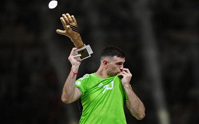Thủ thành Emiliano Martinez được vinh danh là găng tay vàng Thủ thành Emiliano Martinez được vinh danh là găng tay vàng
