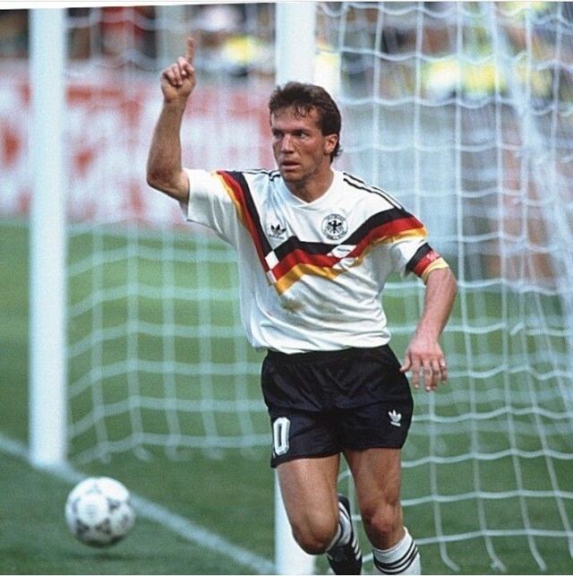 Lothar Matthaus với 25 lần ra sân tại các kỳ World Cup Lothar Matthaus với 25 lần ra sân tại các kỳ World Cup