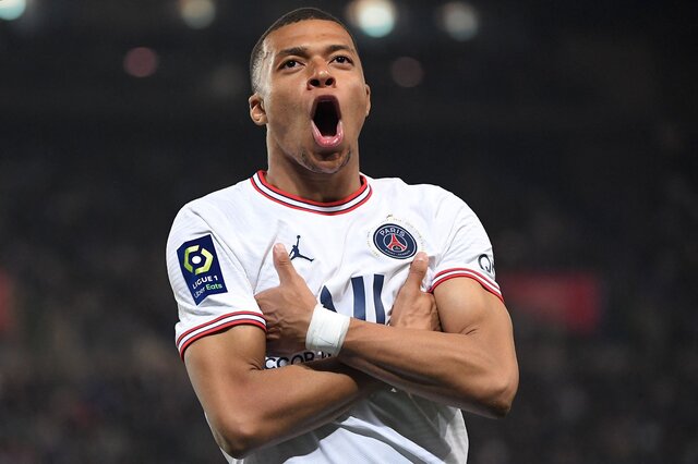 Với màn trình diễn xuất sắc của mình, Mbappe cũng đã bỏ túi thêm danh hiệu Chiếc giày vàng châu Âu. Với màn trình diễn xuất sắc của mình, Mbappe cũng đã bỏ túi thêm danh hiệu Chiếc giày vàng châu Âu.