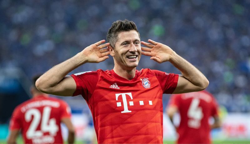 Vì sao Lewandowski làm được điều không tưởng?