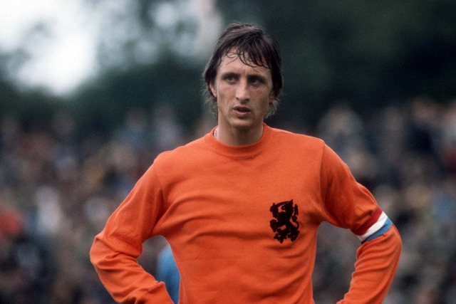 Johan Cruyff — The Flying Dutchman với 358 Kiến tạo Johan Cruyff — The Flying Dutchman với 358 Kiến tạo