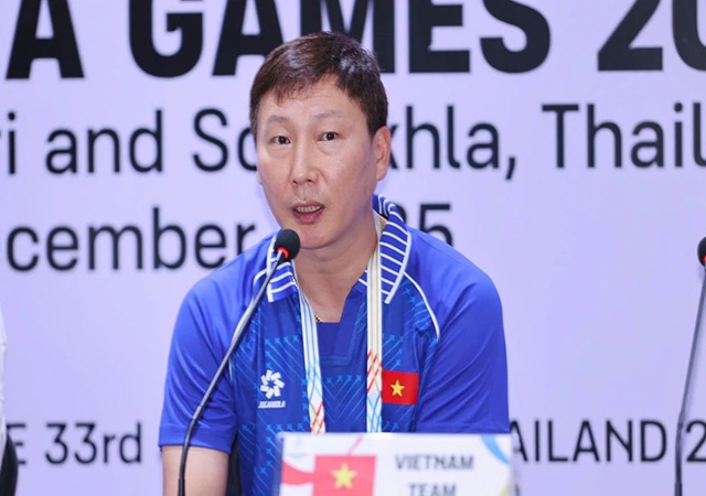 Huấn luyện viên trưởng đến từ Hàn Quốc Huấn luyện viên trưởng đến từ Hàn Quốc