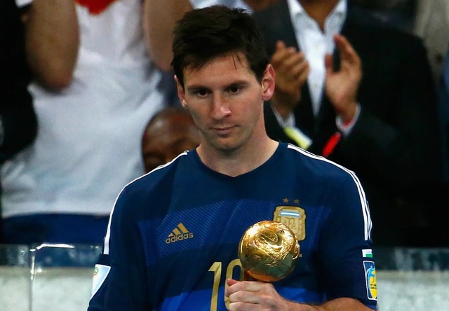 Messi đã làm nên lịch sử tại Qatar khi trở thành cầu thủ duy nhất giành Quả bóng vàng 2 lần Messi đã làm nên lịch sử tại Qatar khi trở thành cầu thủ duy nhất giành Quả bóng vàng 2 lần