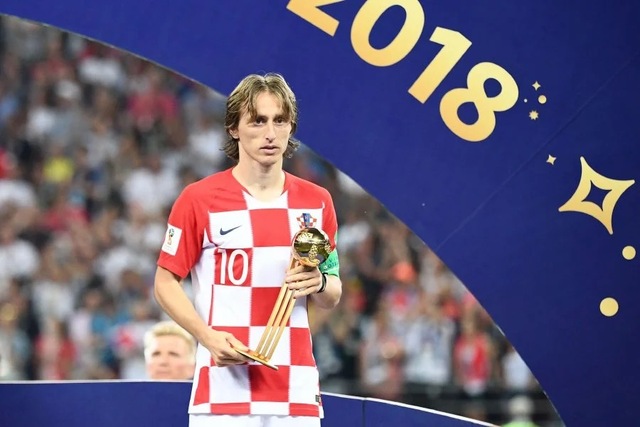 Luka Modrić là tiền vệ xuất sắc nhất thế giới trong giai đoạn 2018 và điều này cũng được chứng minh với danh hiệu quả bóng vàng tại World Cup cùng năm Luka Modrić là tiền vệ xuất sắc nhất thế giới trong giai đoạn 2018 và điều này cũng được chứng minh với danh hiệu quả bóng vàng tại World Cup cùng năm