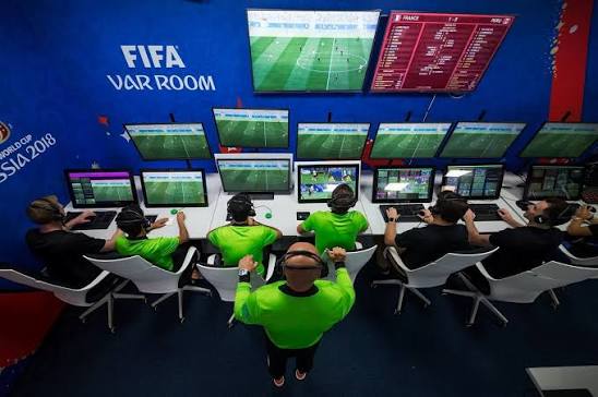 Công nghệ việt vị bán tự động SAOT giúp trọng tài xác định vị trí việt vị chính xác từng milimet Công nghệ việt vị bán tự động SAOT giúp trọng tài xác định vị trí việt vị chính xác từng milimet
