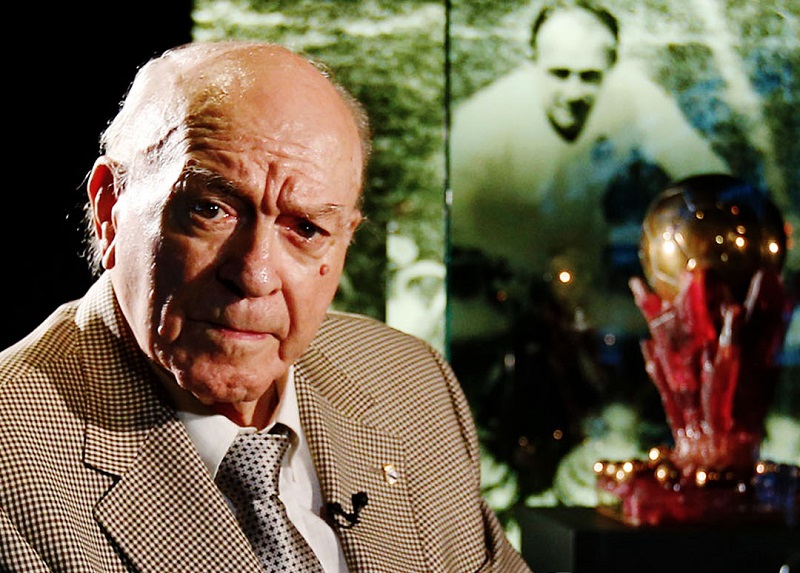 Huyền thoại Alfredo Di Stefano và giải thưởng Siêu Quả bóng vàng đầu tiên Huyền thoại Alfredo Di Stefano và giải thưởng Siêu Quả bóng vàng đầu tiên